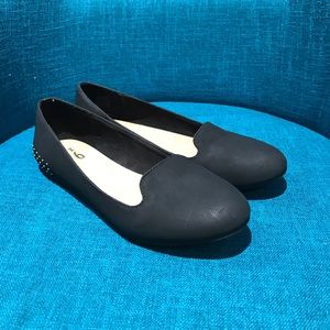 Super cute black flats with gold!!